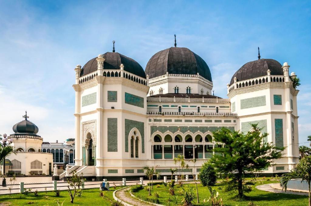 Amaliun Hotel Medan Extérieur photo